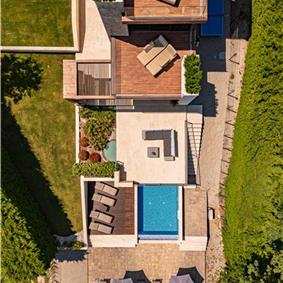 4 Bedroom Villa with Salt Water Pool, Private mini golf course and Rooftop Terrace near Opatija, Sleeps 8